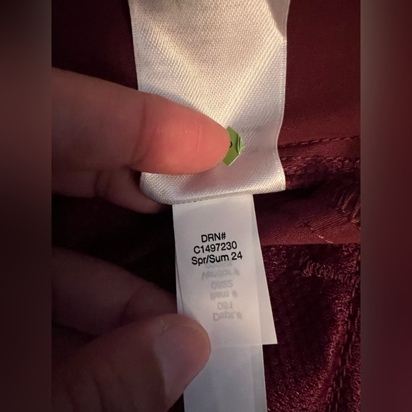 NWT Eddie Bauer Women’s Rolled Hem Lightweight Bermuda Short Size 8 Red/Burgundy - Picture 7 of 8